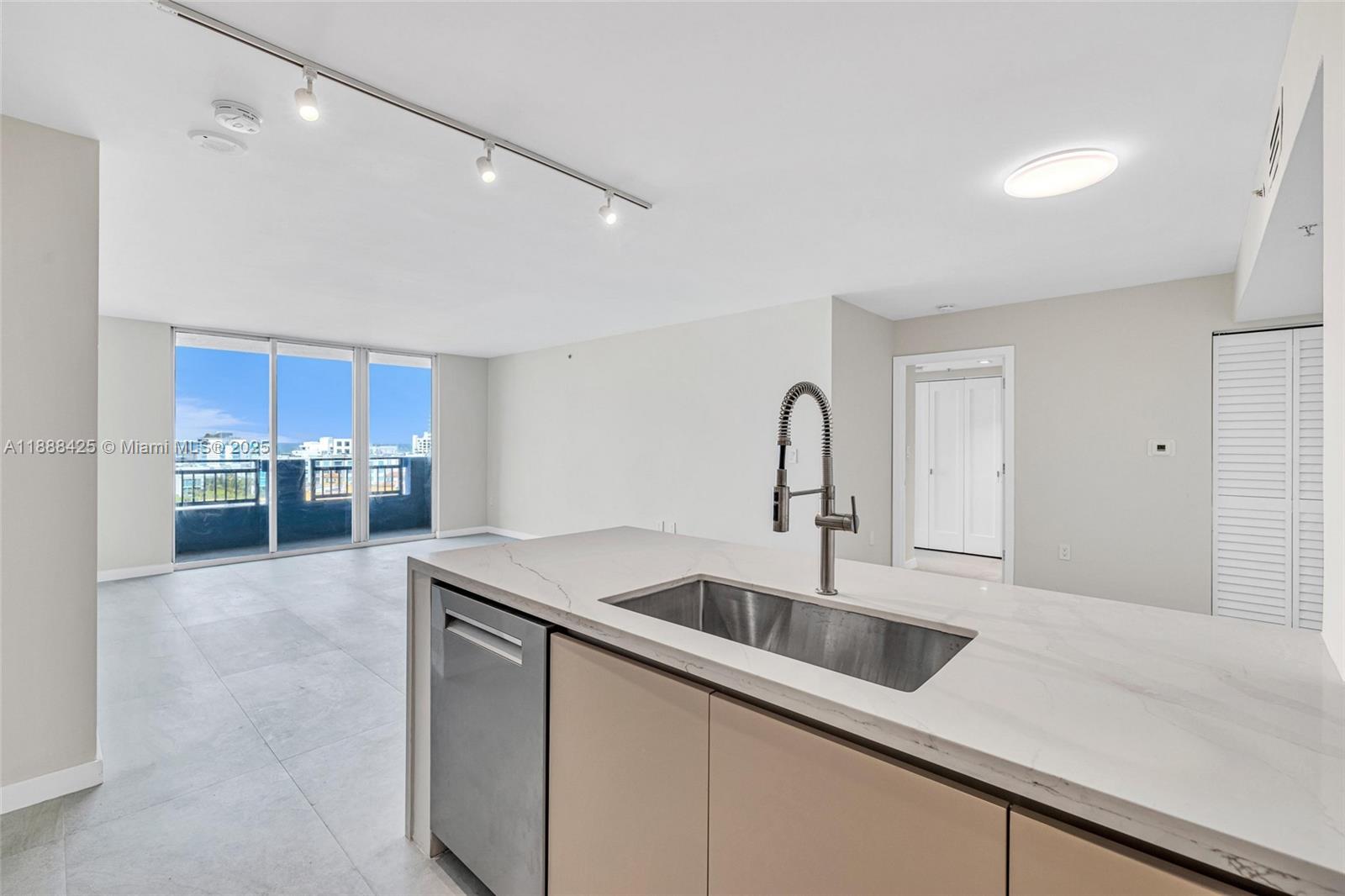 90 Alton Road, Unit 1103 Miami Beach, FL 33139 - Photo 3 of 51