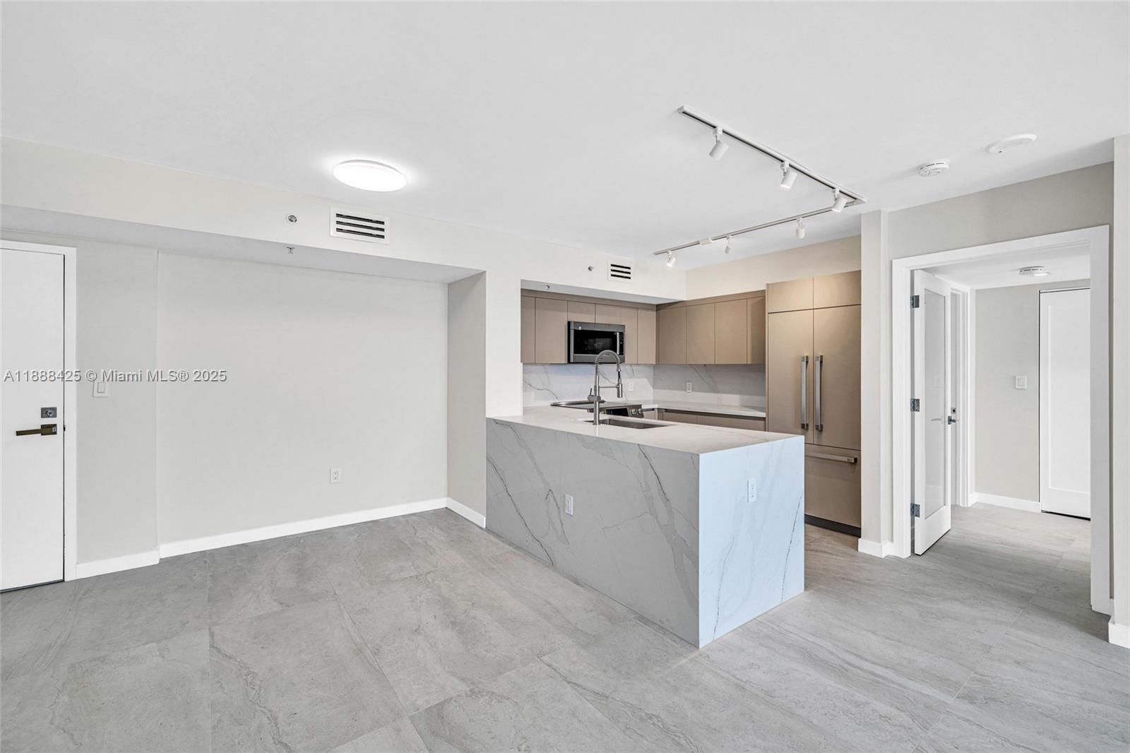 90 Alton Road, Unit 1103 Miami Beach, FL 33139 - Photo 5 of 51