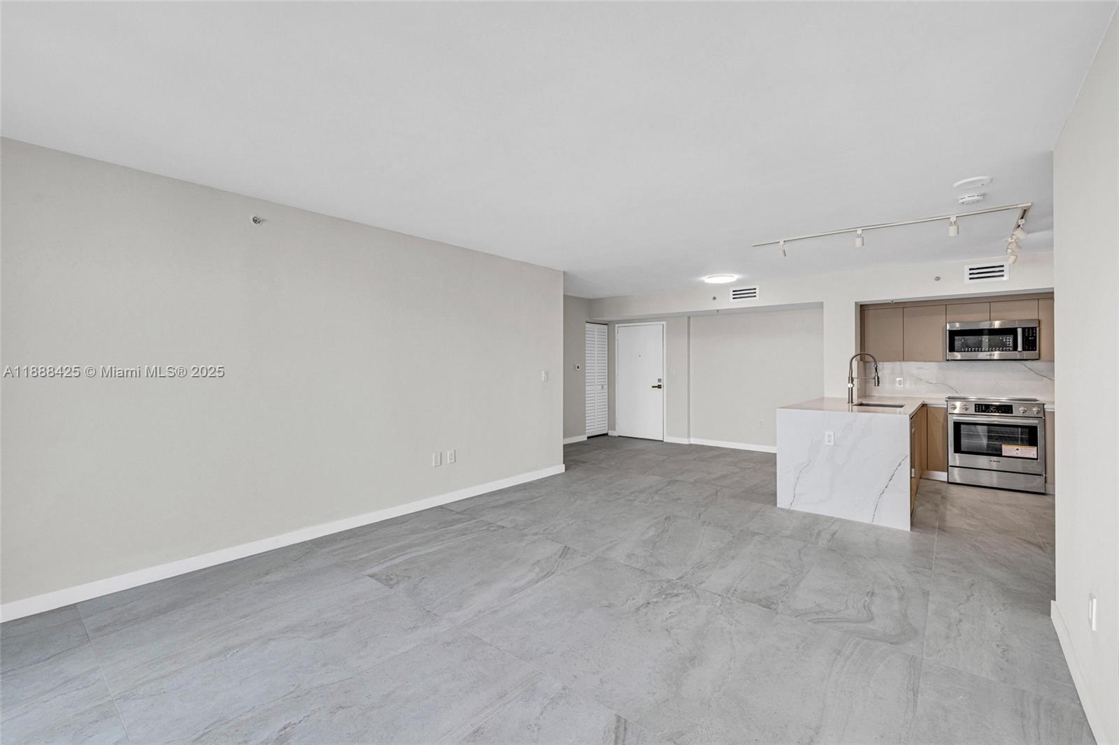 90 Alton Road, Unit 1103 Miami Beach, FL 33139 - Photo 7 of 51