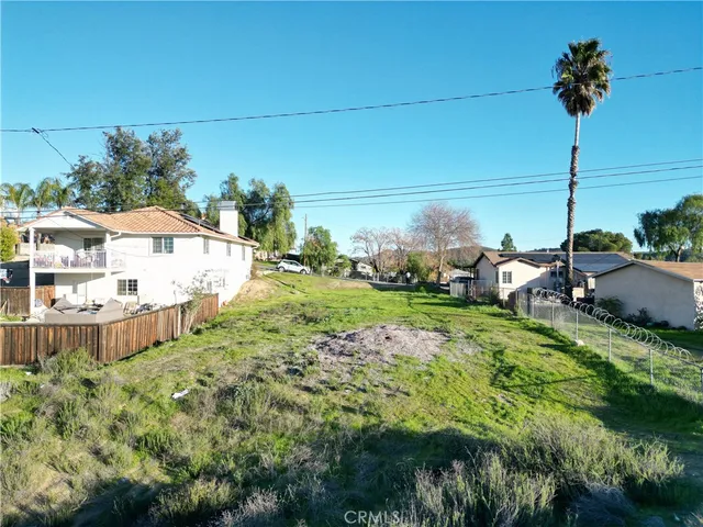a view of an house with backyard space and garden