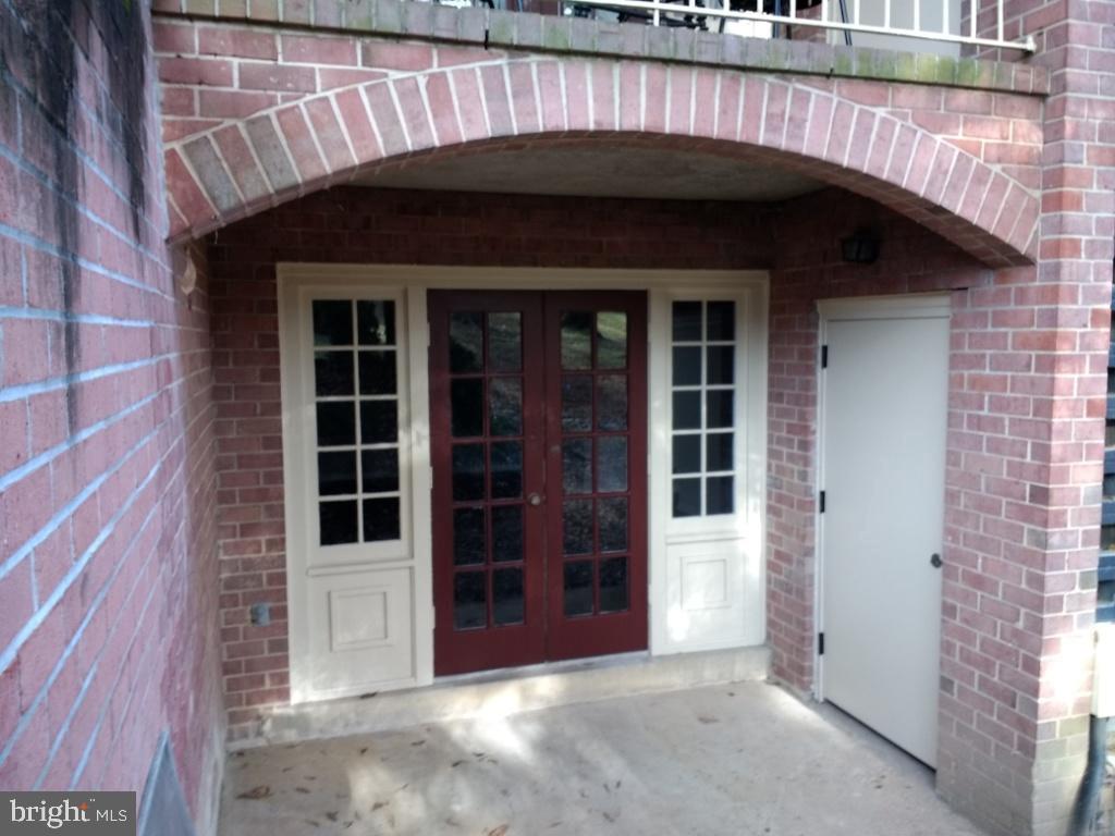 8110 Colony Point Road, Unit 222 Springfield, VA 22152 - Photo 16 of 23 Patio