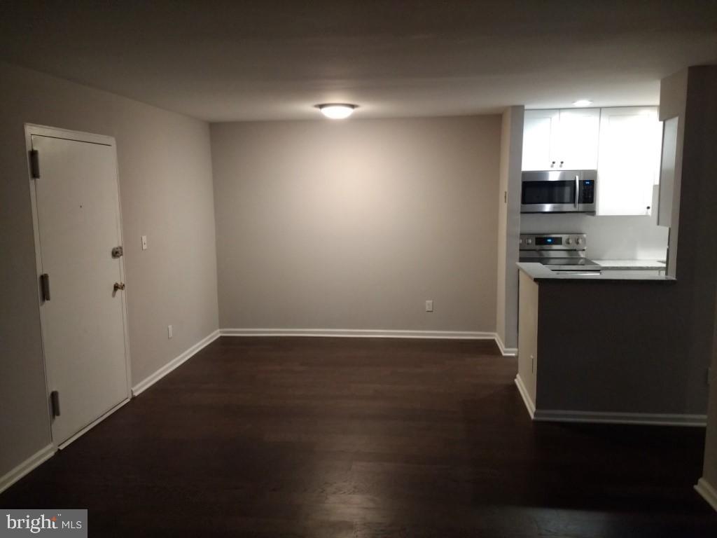 8110 Colony Point Road, Unit 222 Springfield, VA 22152 - Photo 6 of 23 Dining Area