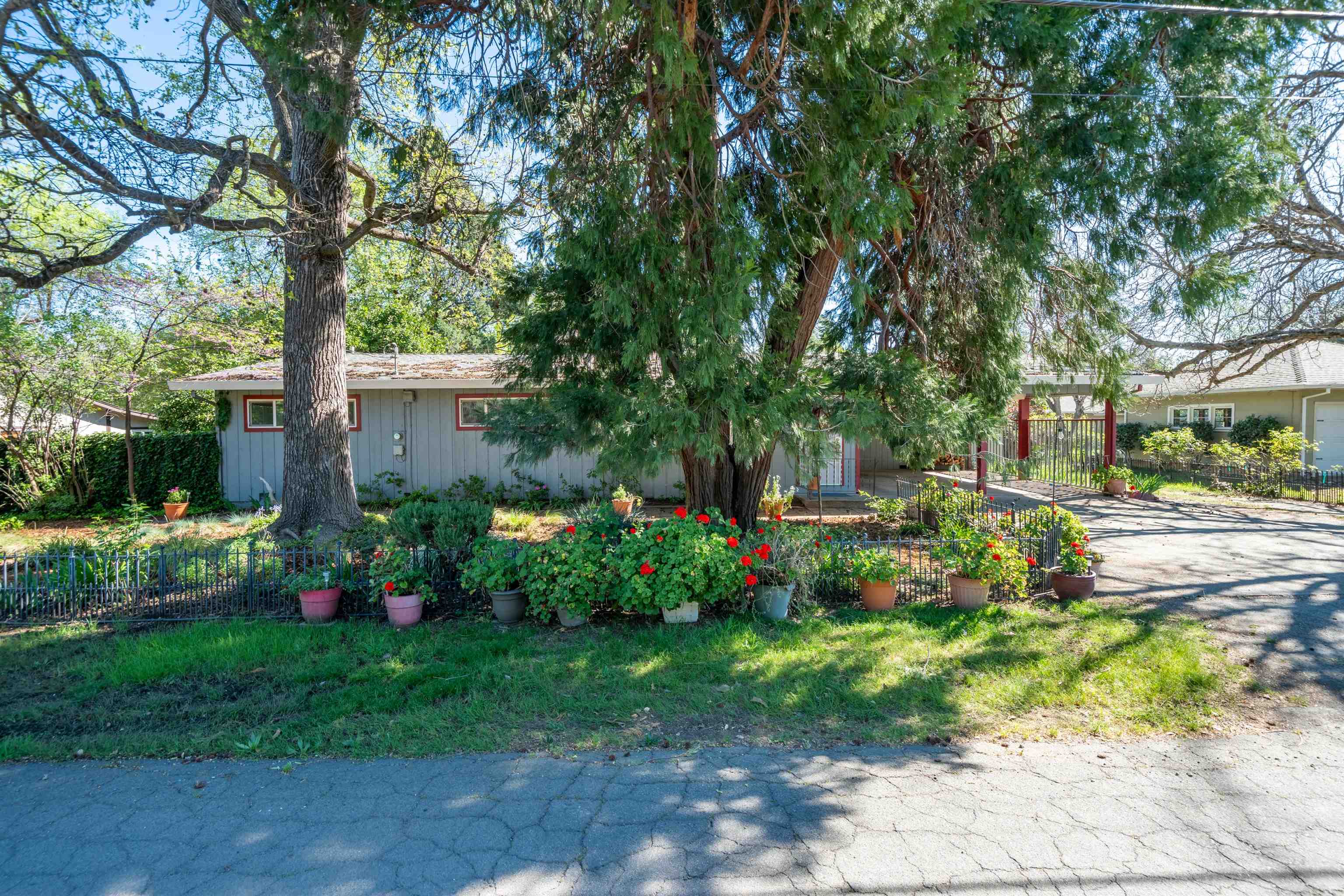 3081 Henderson Road Redding, CA 96002 - Photo 21 of 38