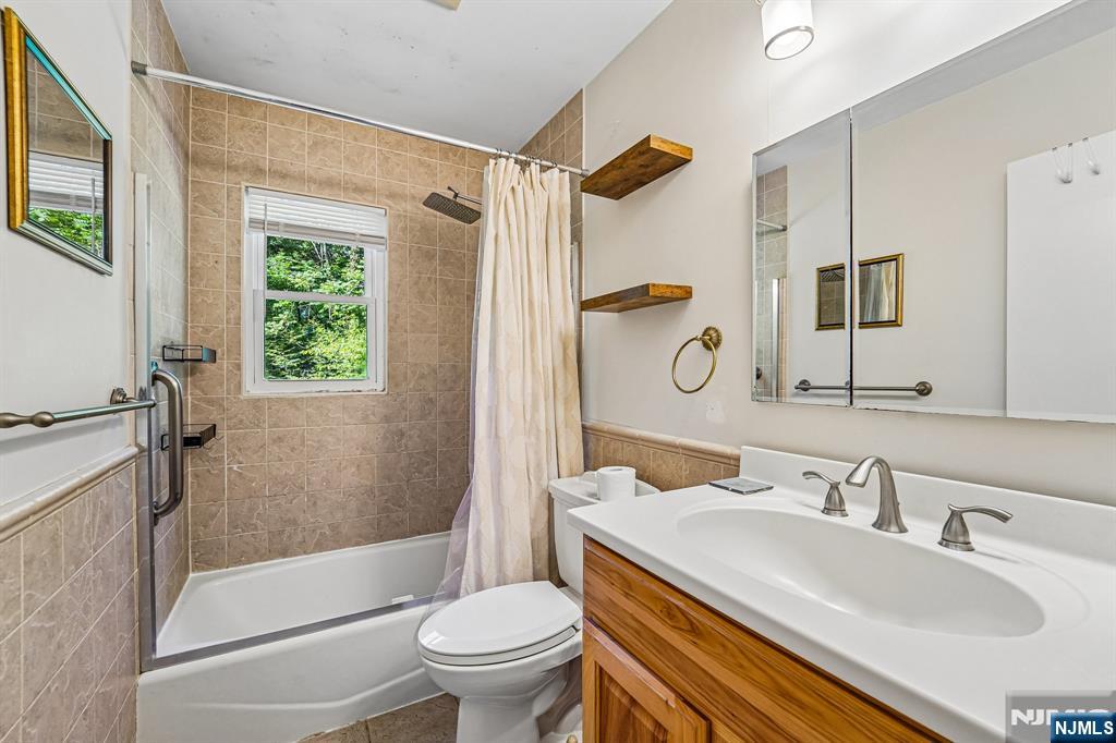 158 Morningside Road Paramus, NJ 07652 - Photo 12 of 31
