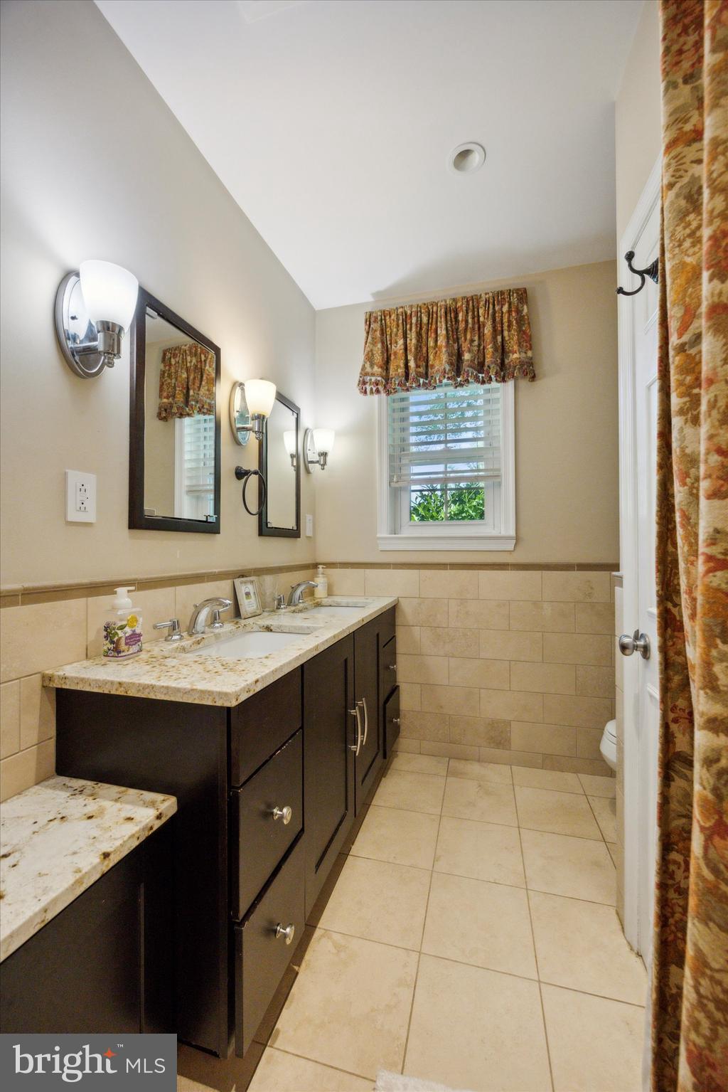 1624 Clearview Road Lansdale, PA 19446 - Photo 17 of 42 Main Floor Bathroom