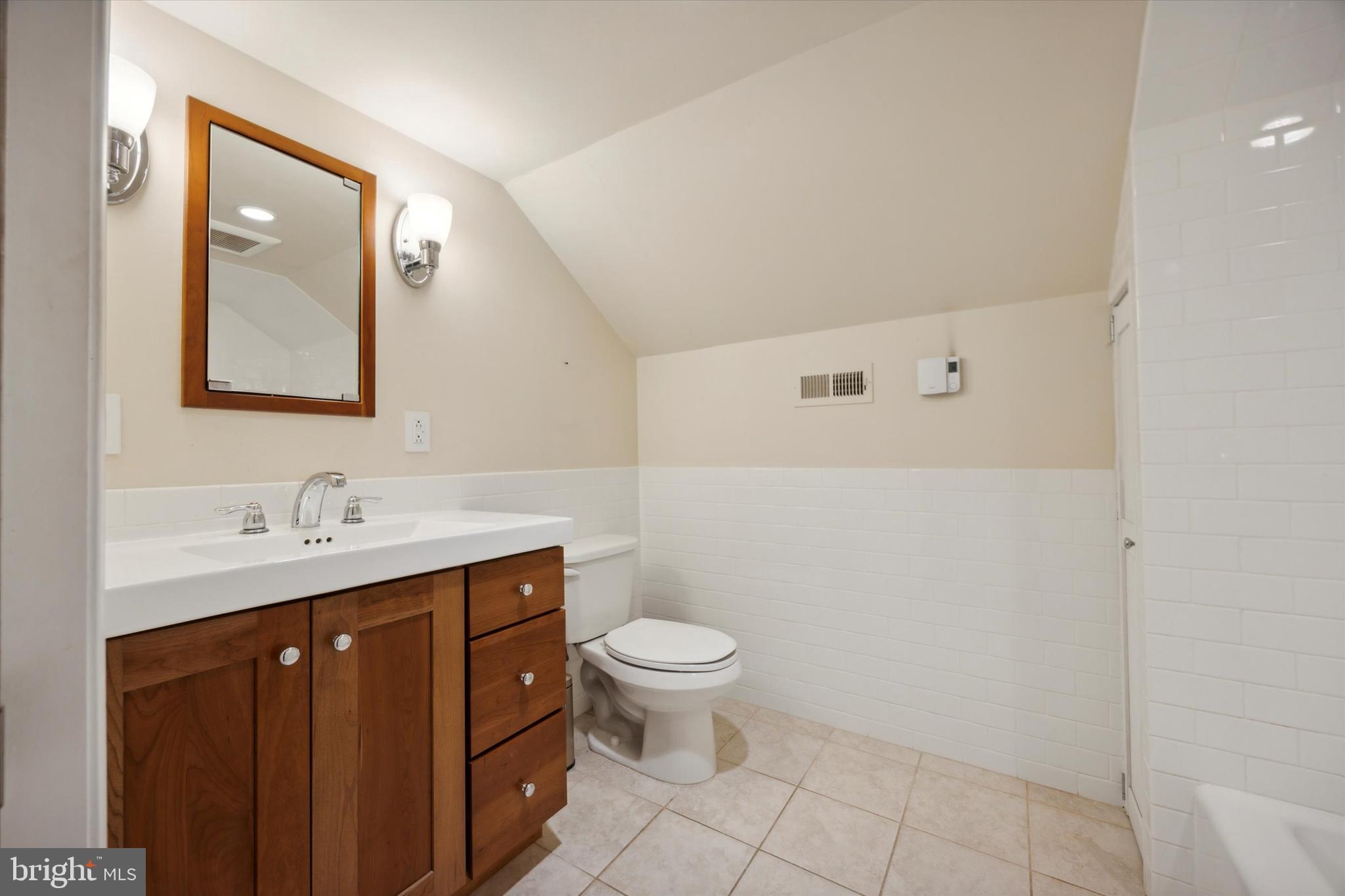 1624 Clearview Road Lansdale, PA 19446 - Photo 26 of 42 Upper level full bath