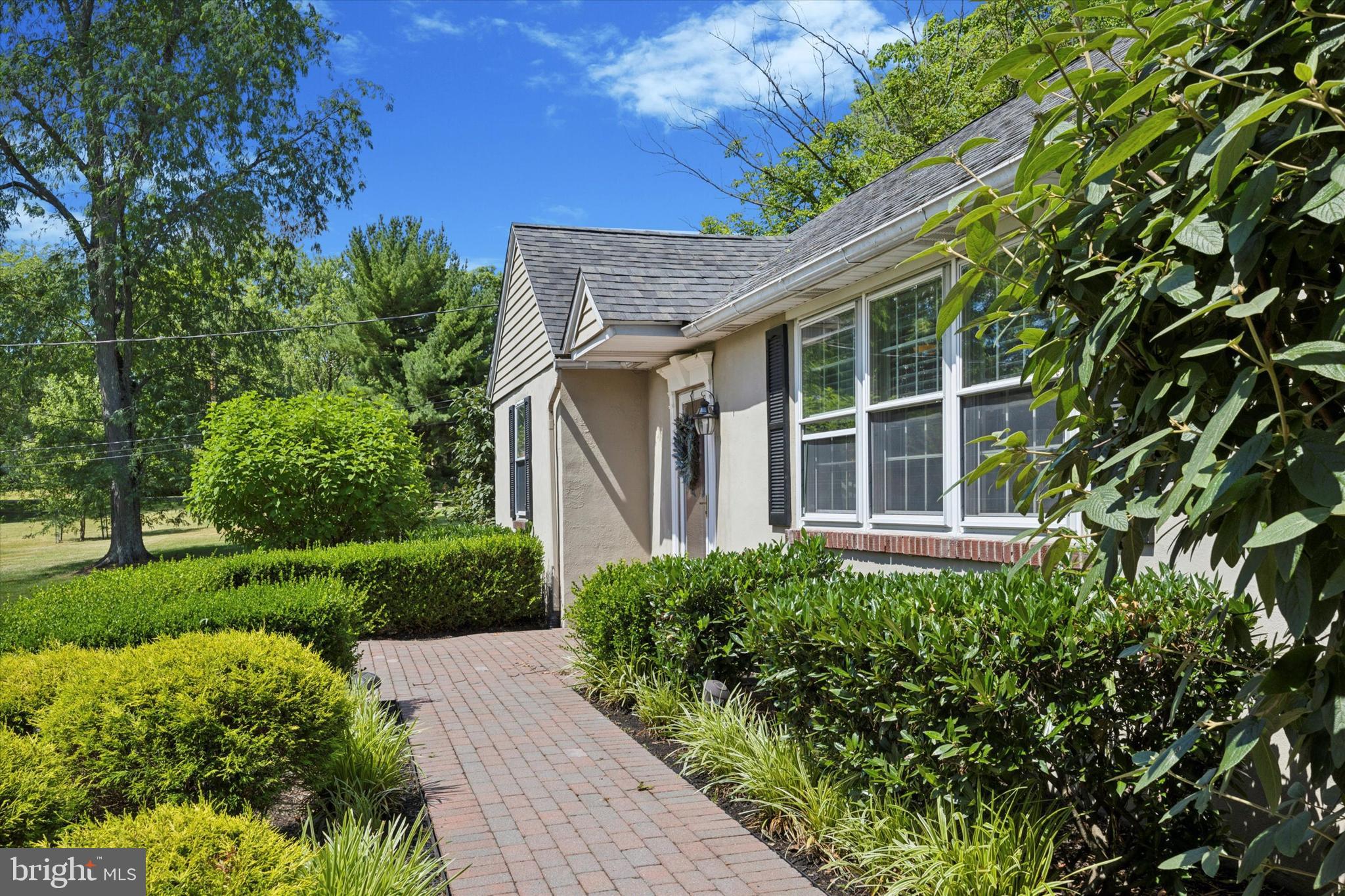 1624 Clearview Road Lansdale, PA 19446 - Photo 5 of 42 Walkway