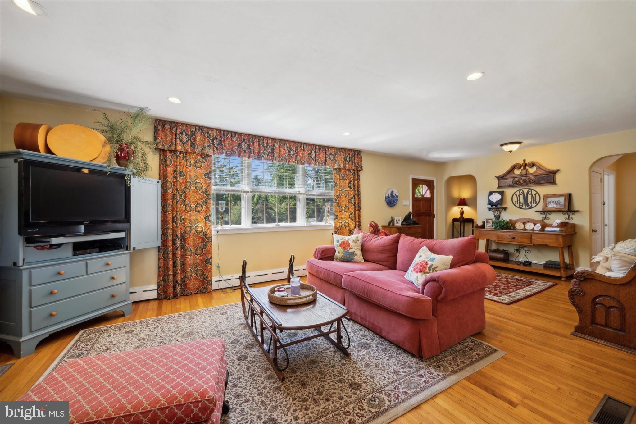 1624 Clearview Road Lansdale, PA 19446 - Photo 6 of 42 Living Room