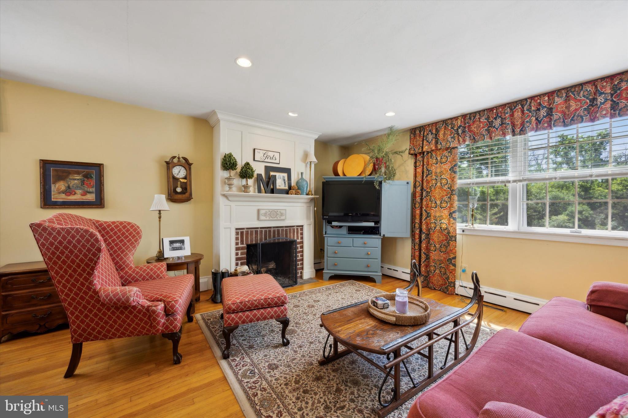 1624 Clearview Road Lansdale, PA 19446 - Photo 7 of 42 Living Room