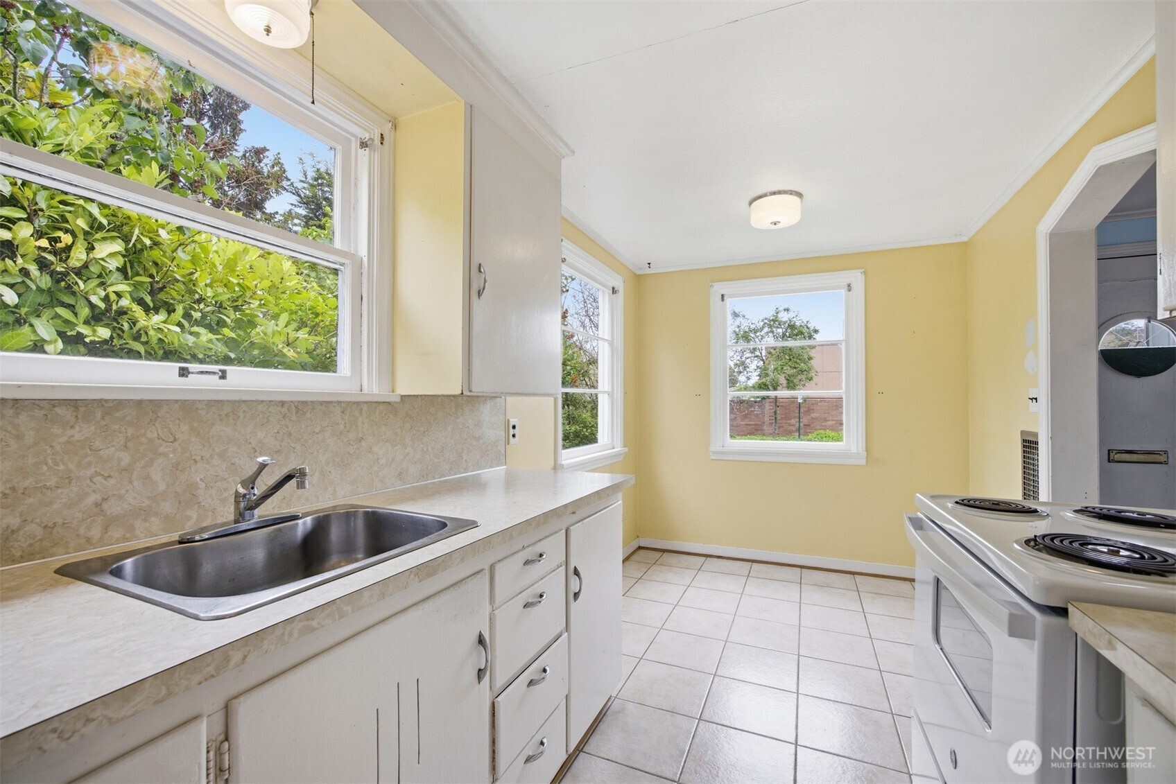 2812 Vallette Street Bellingham, WA 98225 - Photo 10 of 38 Gallery Image 10
