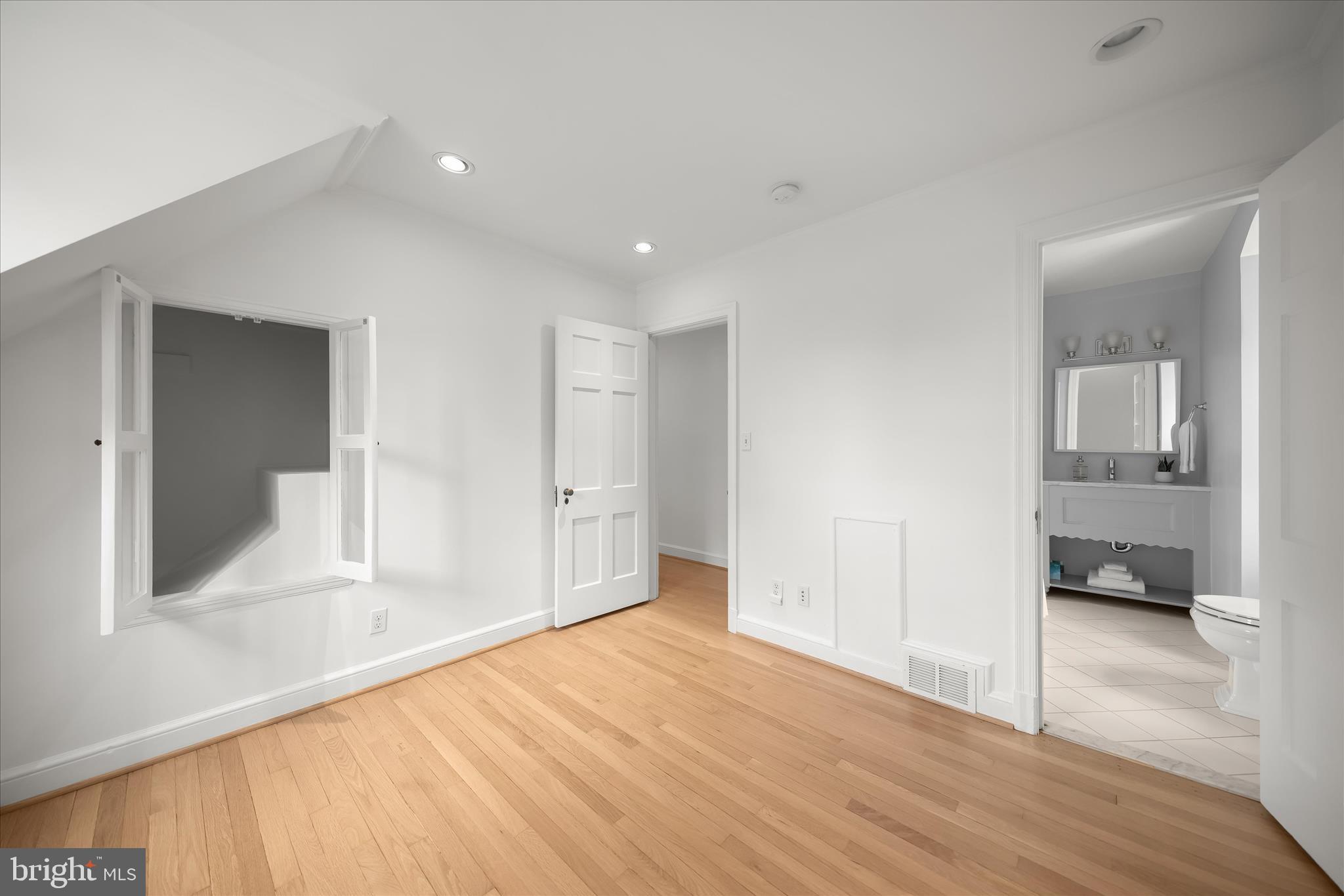 10318 Parkman Road Silver Spring, MD 20903 - Photo 24 of 42 Third upper level bedroom w/access to bathroom