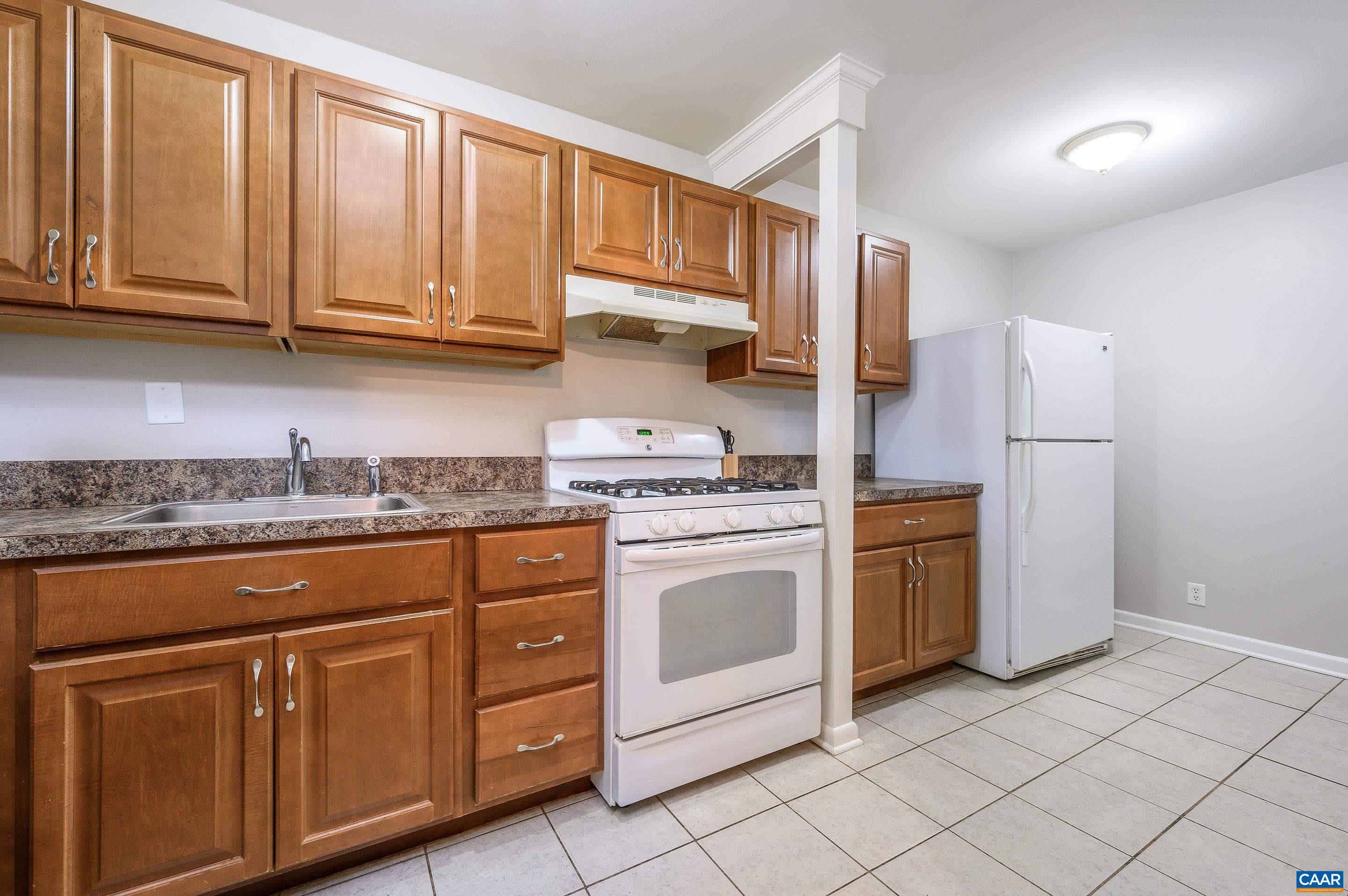 2517 Hydraulic Road, Unit 64 Charlottesville, VA 22901 - Photo 4 of 11 Gallery Image 4
