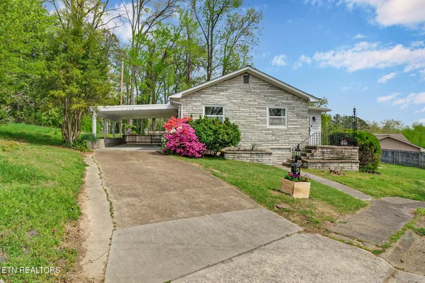 $365,000 | 119 East Magnolia Lane, Oak Ridge, TN 37830
