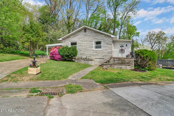 $360,000 | 119 East Magnolia Lane, Oak Ridge, TN 37830