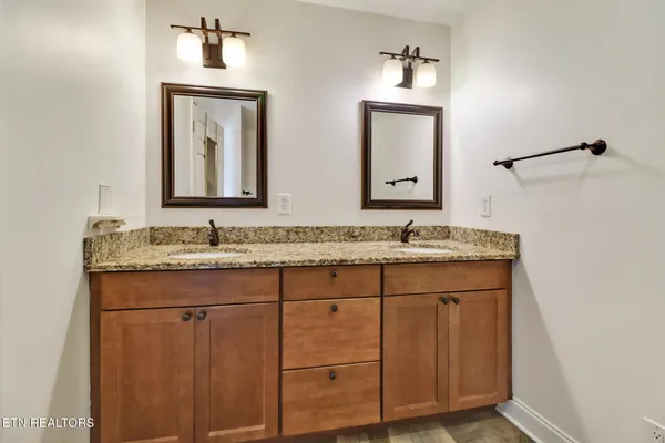 $360,000 | 119 East Magnolia Lane, Oak Ridge, TN 37830