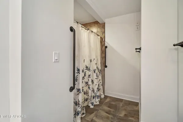 $360,000 | 119 East Magnolia Lane, Oak Ridge, TN 37830