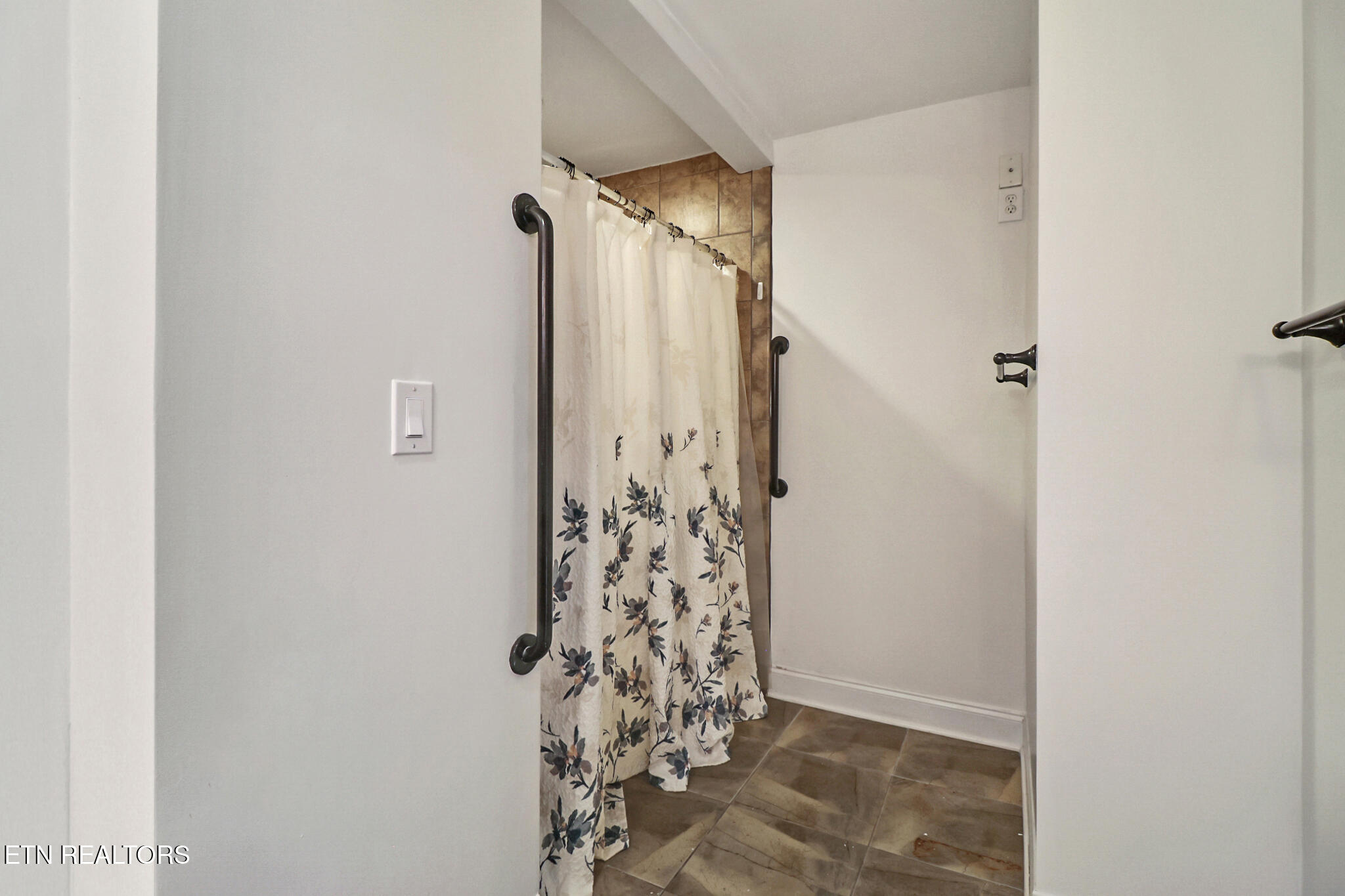 119 East Magnolia Lane Oak Ridge, TN 37830 - Photo 24 of 33 if1a0249-if1a0253