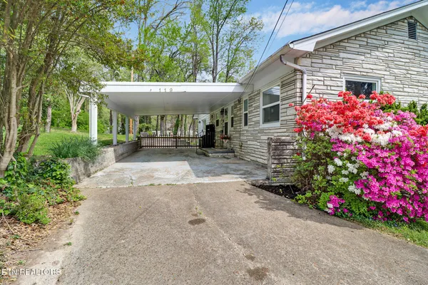 $360,000 | 119 East Magnolia Lane, Oak Ridge, TN 37830
