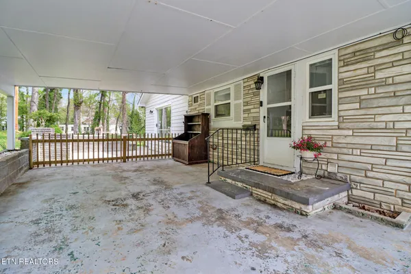 $360,000 | 119 East Magnolia Lane, Oak Ridge, TN 37830