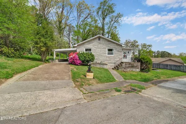 $360,000 | 119 East Magnolia Lane, Oak Ridge, TN 37830