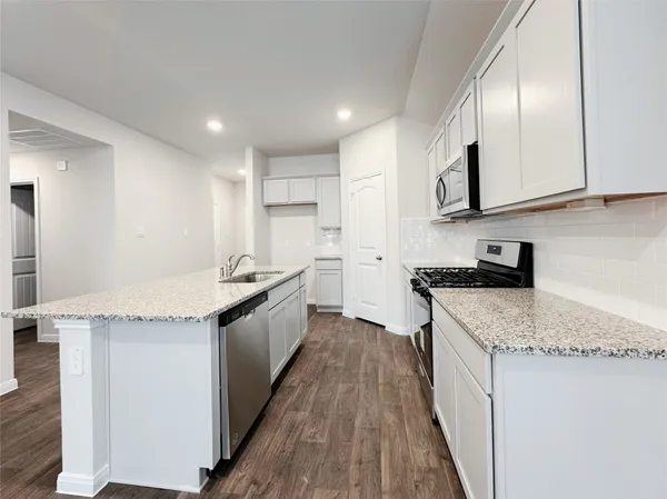 $1,895 | 1207 Camden Lane, Lockhart, TX 78644