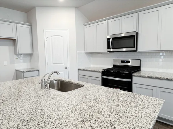 $1,895 | 1207 Camden Lane, Lockhart, TX 78644