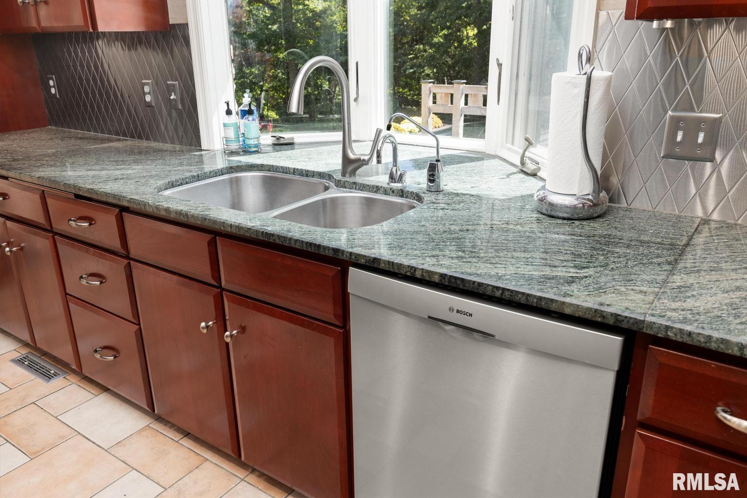 11900 North Hickory Grove Road Dunlap, IL 61525 - Photo 18 of 91