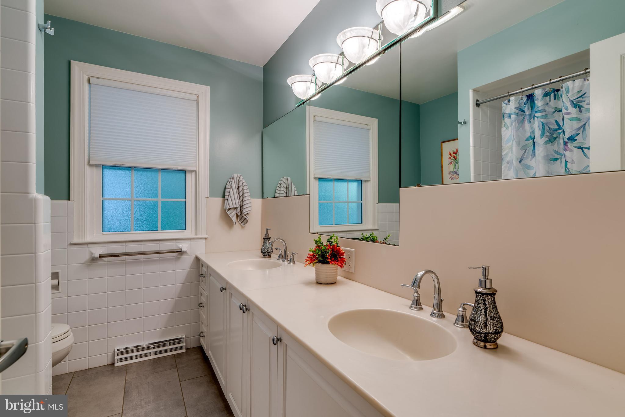 1617 Farr Road Wyomissing, PA 19610 - Photo 63 of 87 Hall Bathroom