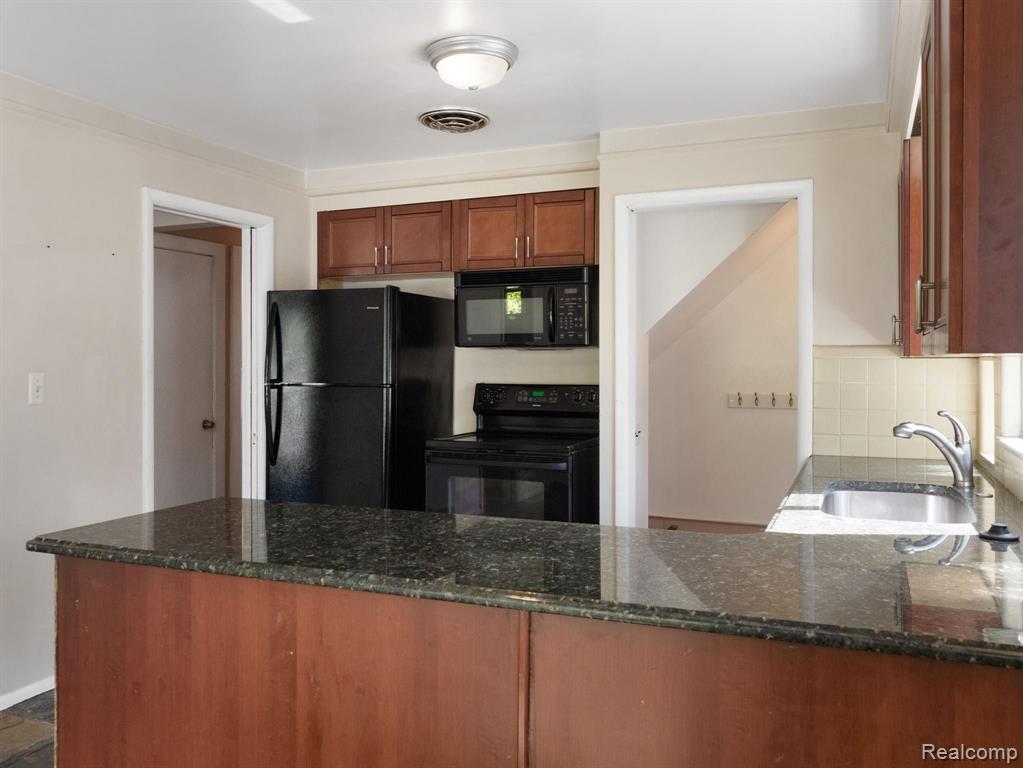 4252 Greenfield Road Berkley, MI 48072 - Photo 16 of 30