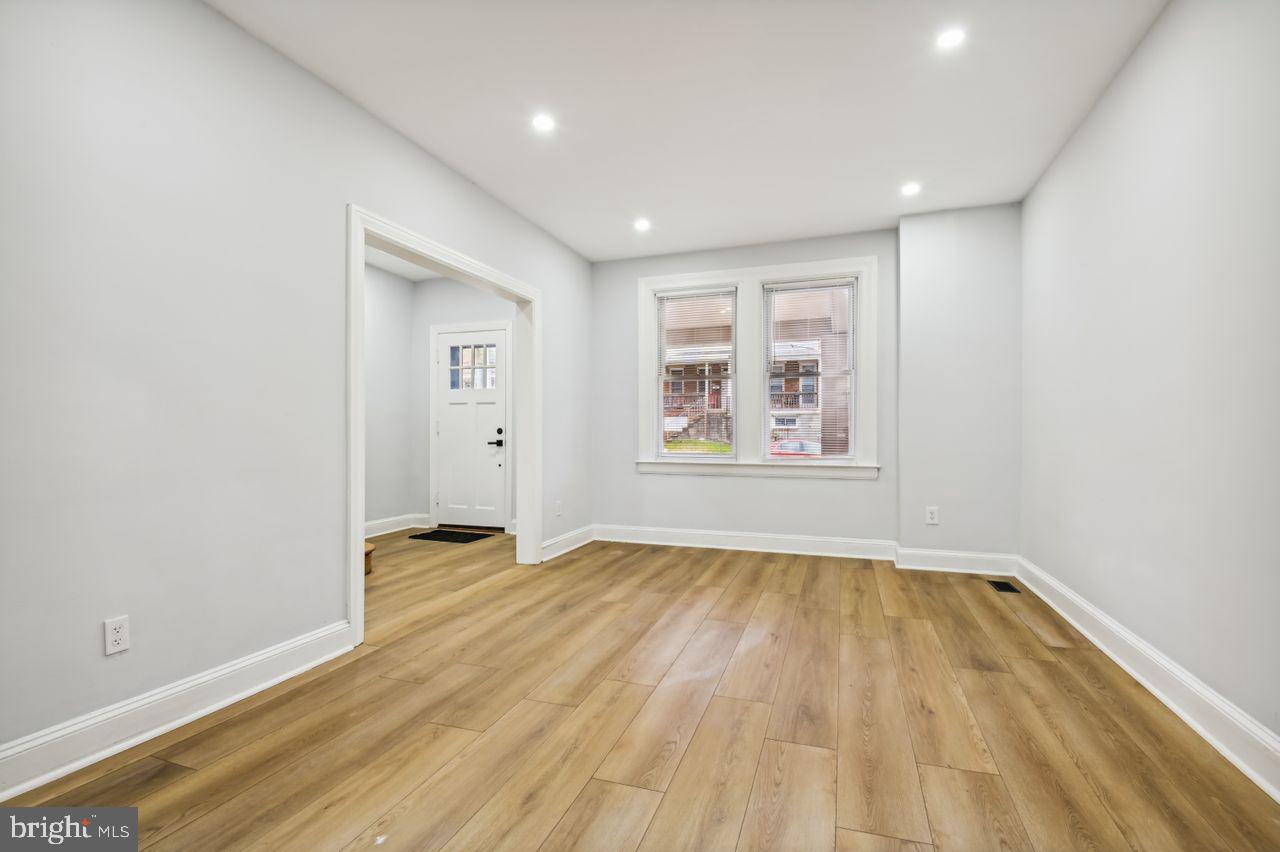 4411 Old York Road Baltimore, MD 21212 - Photo 6 of 34 Living Room