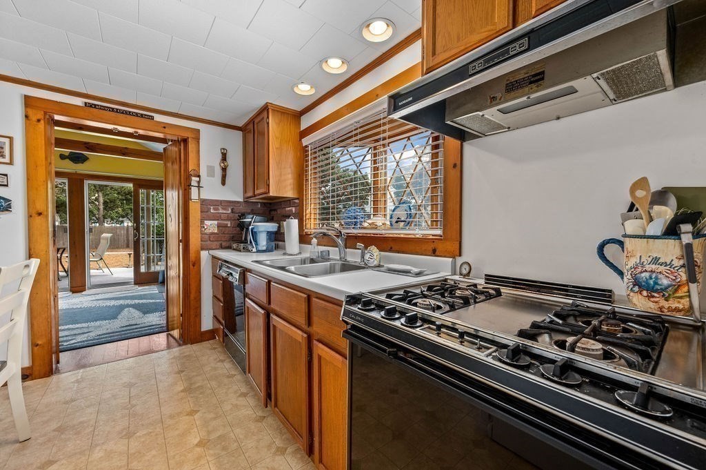 16 Lawrence Road Dennis, MA 02639 - Photo 12 of 37 Gallery Image 12