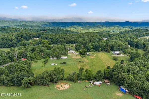 $724,900 | 260 Long Hollow Road, Clinton, TN 37716