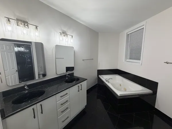 $5,700 | 1347 North Sedgwick Street, Unit 4N, Chicago, IL 60610