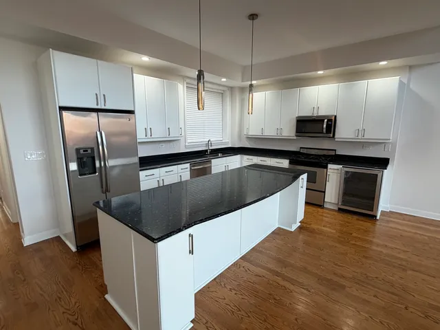 $6,500 | 1347 North Sedgwick Street, Unit 4N, Chicago, IL 60610