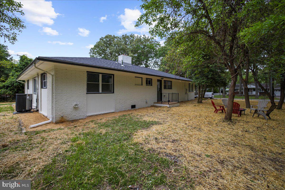 624 Sutton Drive Pasadena, MD 21122 - Photo 50 of 64 a backyard of a house with table and chairs