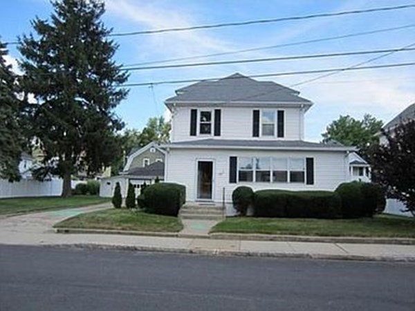 39 Ridgewood Avenue Holyoke, MA 01040 - Photo 1 of 26 Gallery Image 1