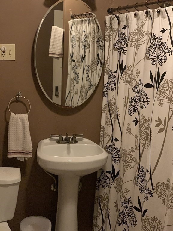 39 Ridgewood Avenue Holyoke, MA 01040 - Photo 14 of 26 Gallery Image 14