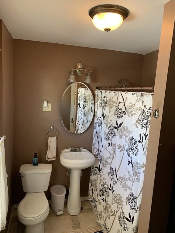 39 Ridgewood Avenue Holyoke, MA 01040 - Photo 19 of 26 Gallery Image 19