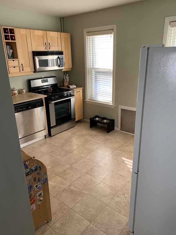39 Ridgewood Avenue Holyoke, MA 01040 - Photo 24 of 26 Gallery Image 24