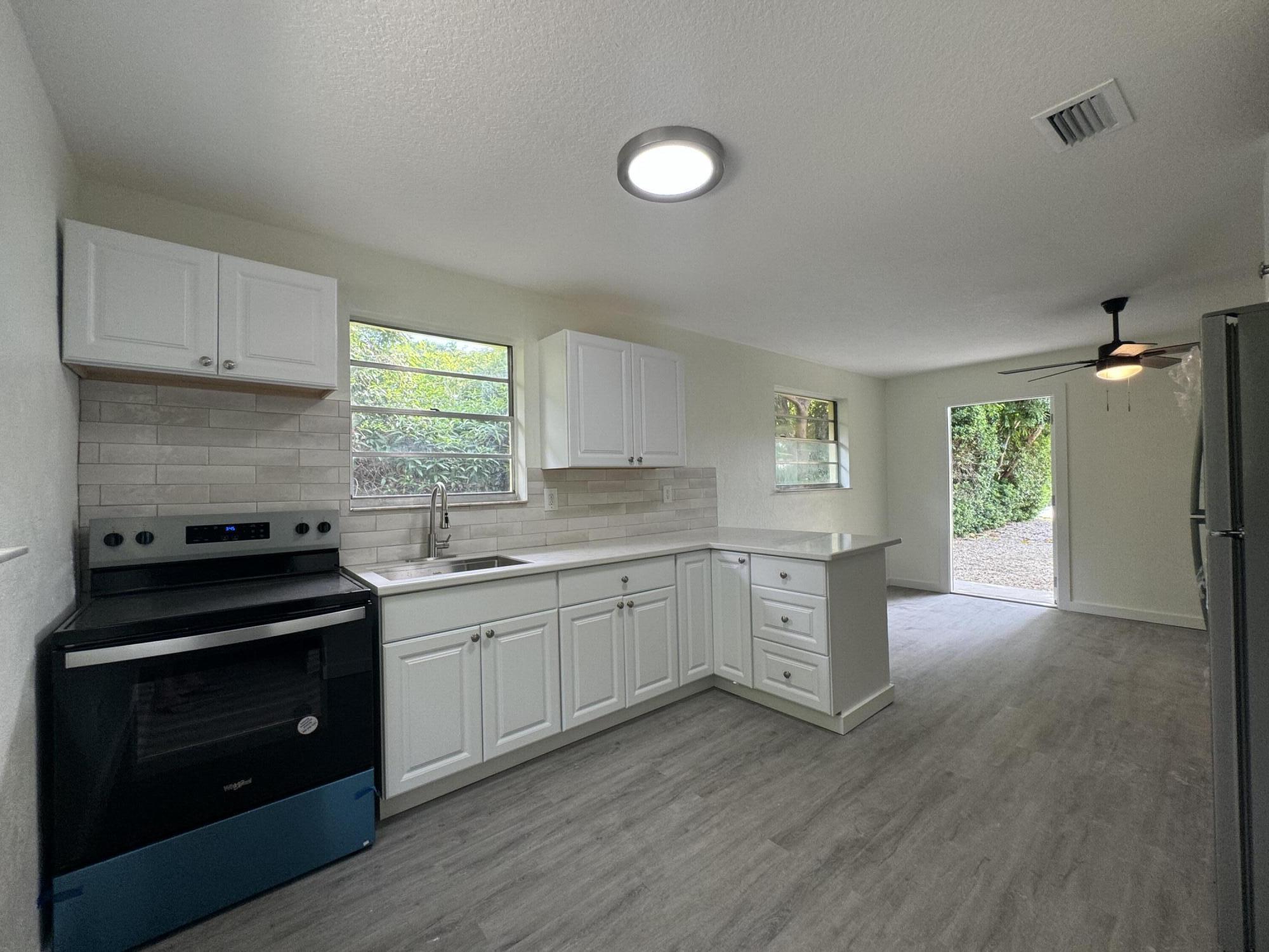 220 West Indies Road Tavernier, FL 33070 - Photo 11 of 40 KITCHEN 218