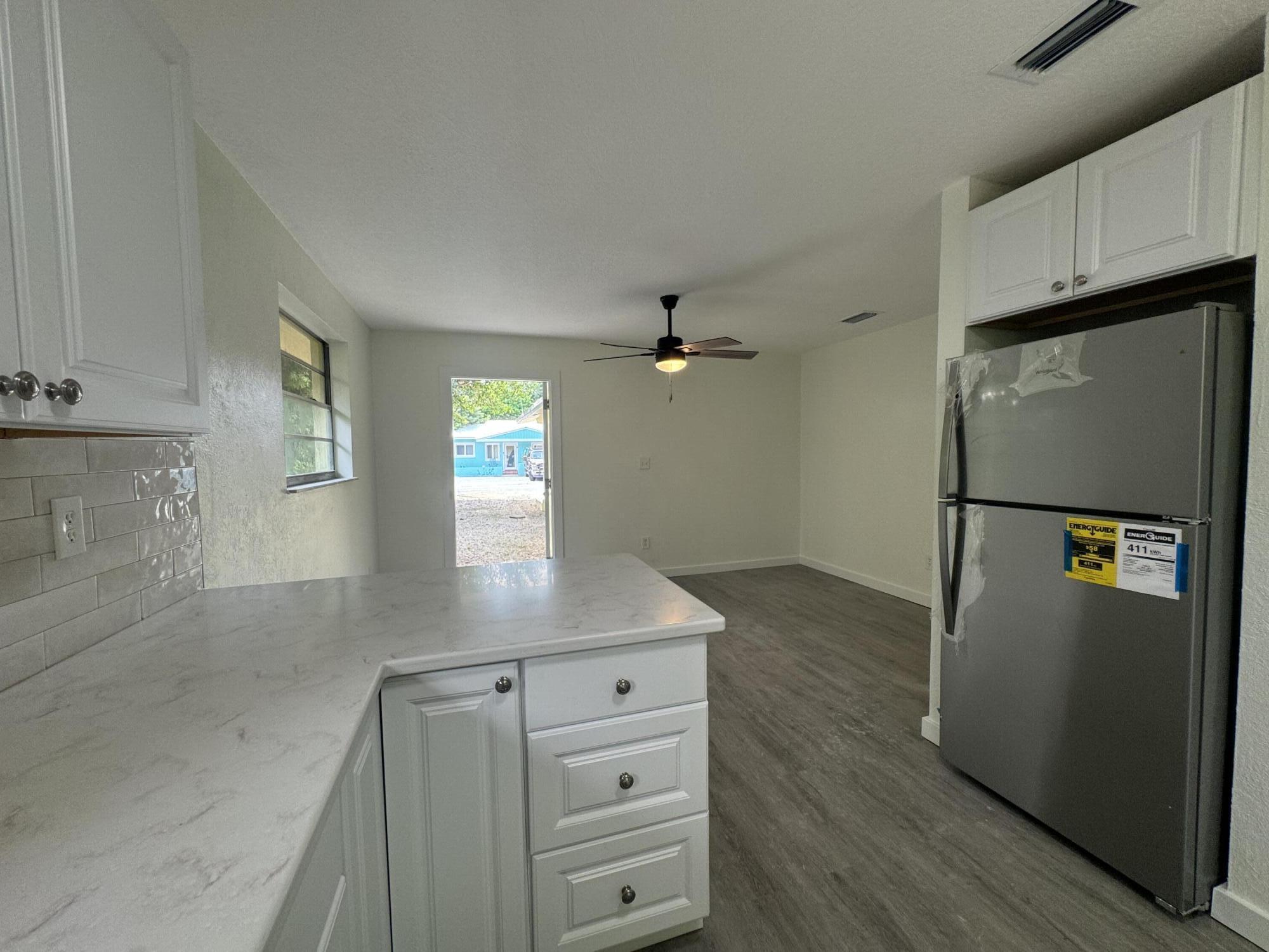 220 West Indies Road Tavernier, FL 33070 - Photo 12 of 40 KITCHEN 218