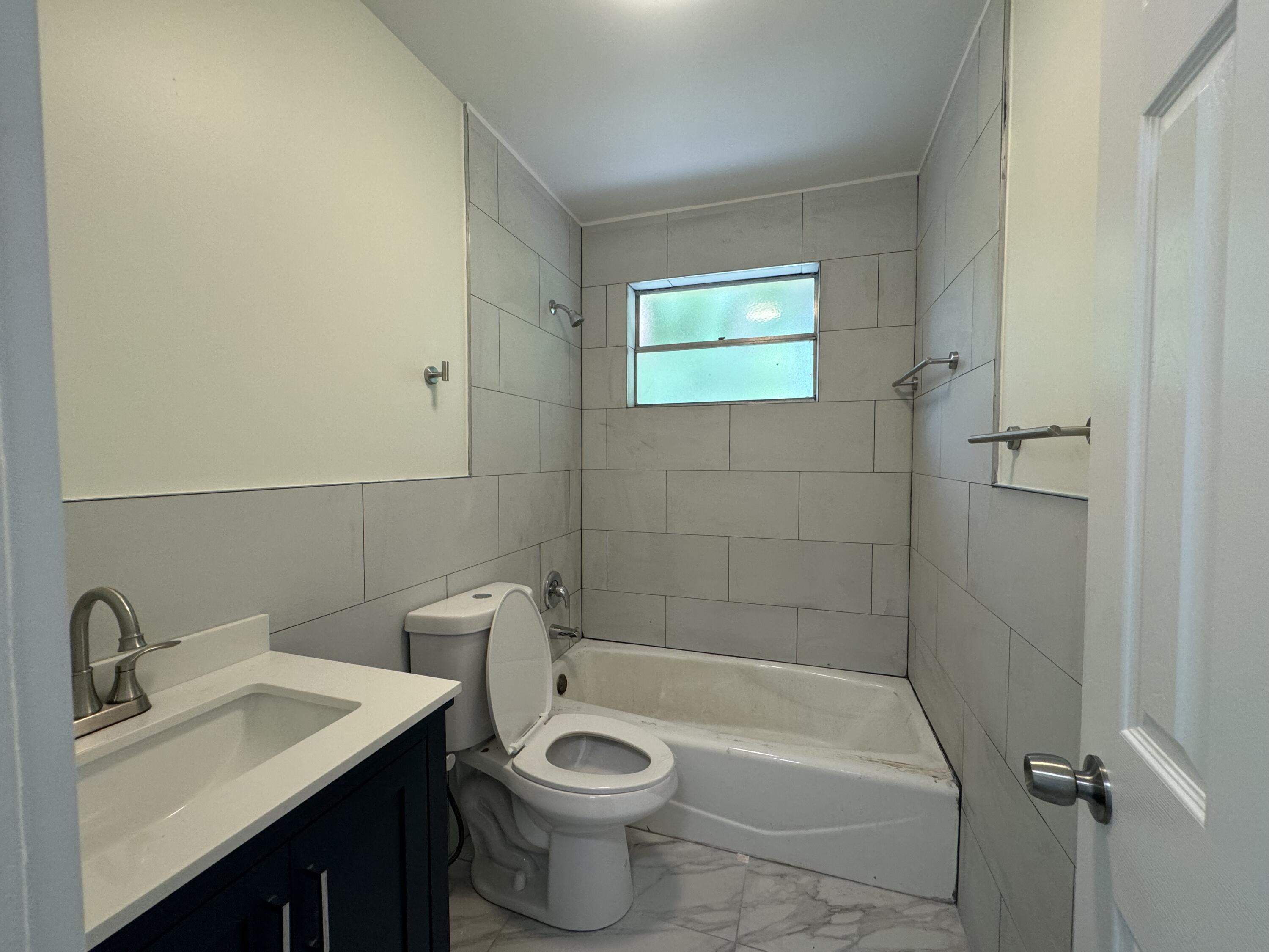 220 West Indies Road Tavernier, FL 33070 - Photo 26 of 40 BATH 218