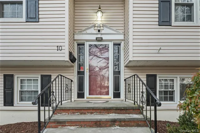 $699,999 | 10 Moorea Court, Garnerville, NY 10923