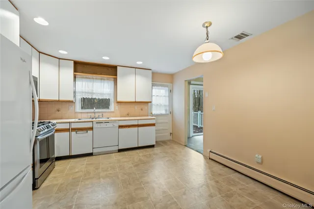 $699,999 | 10 Moorea Court, Garnerville, NY 10923