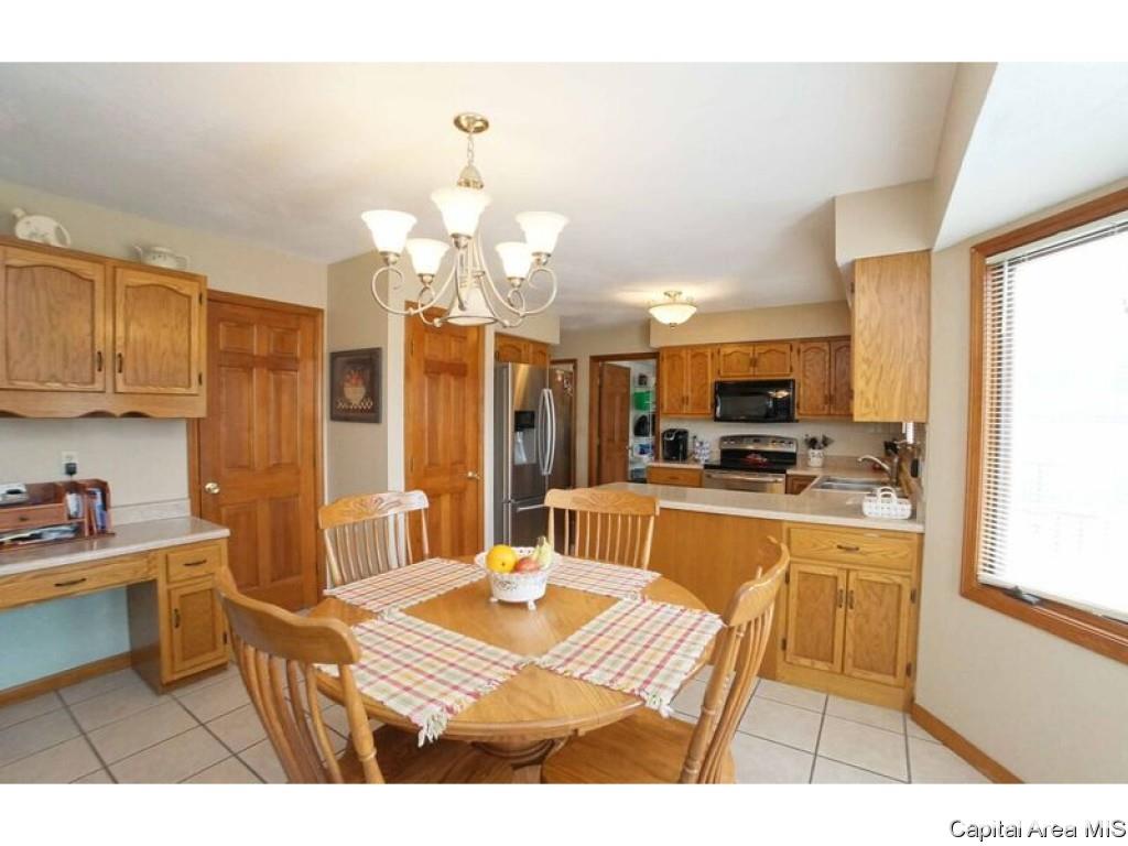 1801 Hunter Ridge Drive Springfield, IL 62704 - Photo 15 of 35 Gallery Image 15