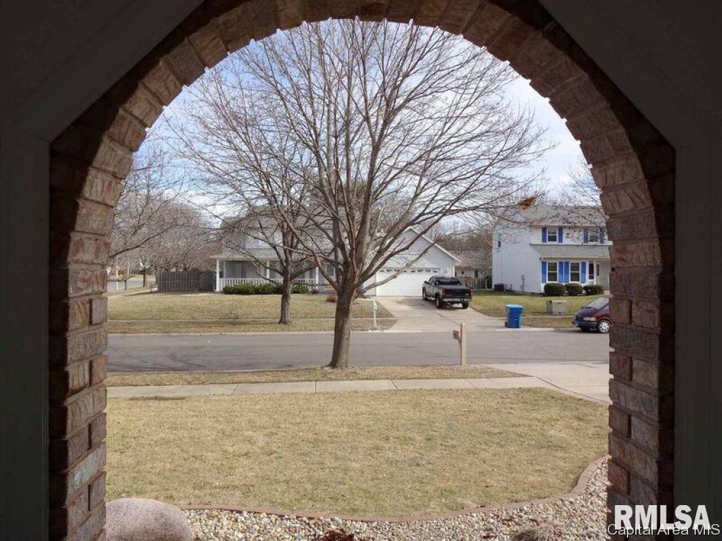 1801 Hunter Ridge Drive Springfield, IL 62704 - Photo 5 of 35 Gallery Image 5