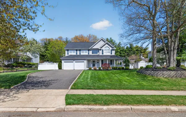 $999,000 | 185 Plymouth Boulevard, Smithtown, NY 11787