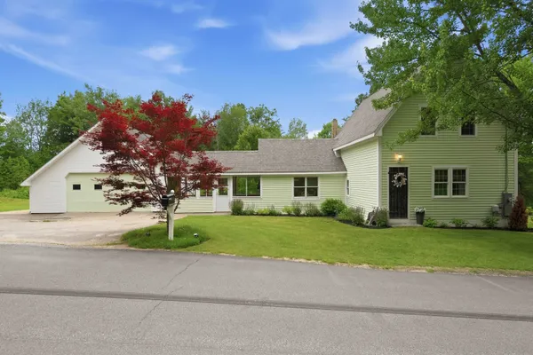 $619,900 | 148 East Holderness Road, Holderness, NH 03245