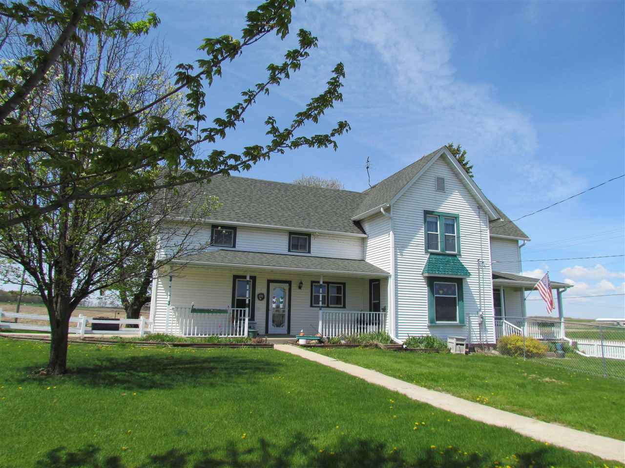 10494 Freeport Road Durand, IL 61024 - Photo 20 of 40 a front view of a house with a garden