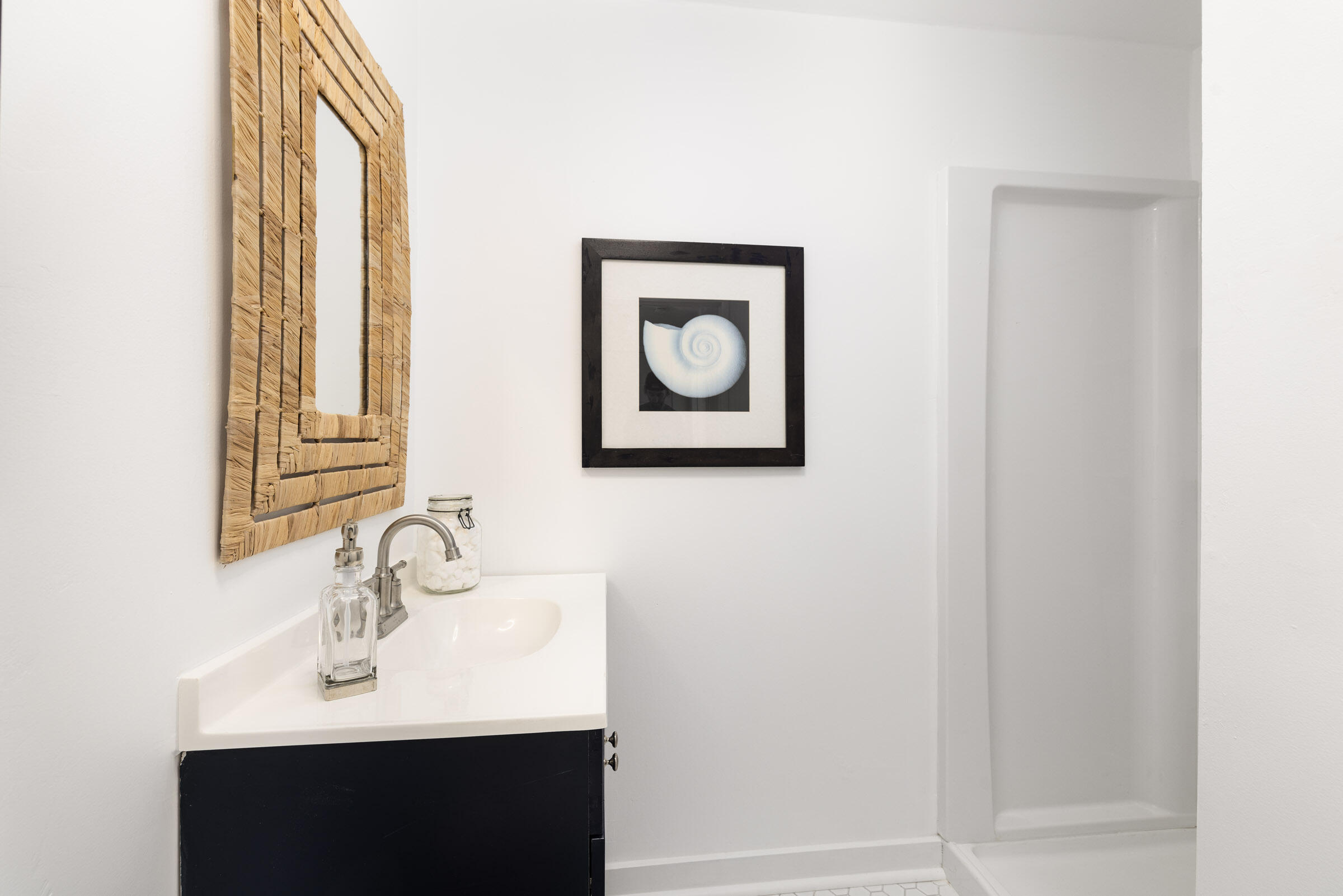 928 Spring Street Santa Barbara, CA 93103 - Photo 16 of 28 Bathroom #2